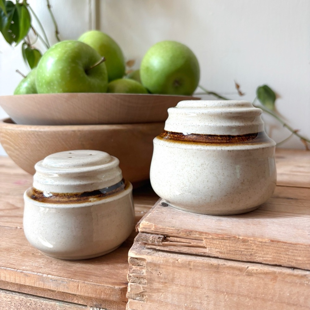 Vintage Stoneware Studio Pottery‎ Neutral Speckled Chunky Salt & Pepper Shakers